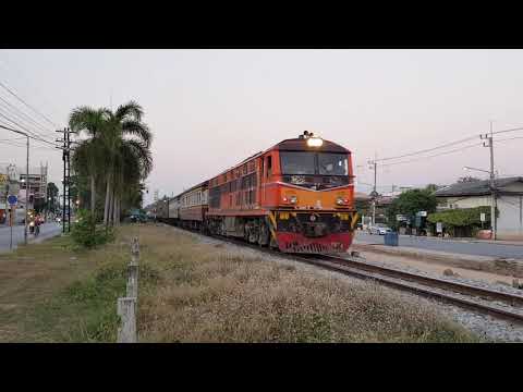 ขบวน 169 ออกบ้านโป่ง มี โบสถ์เซนต์โยแซฟ กับ บ้านตราไก่เป็นฉากหลัง