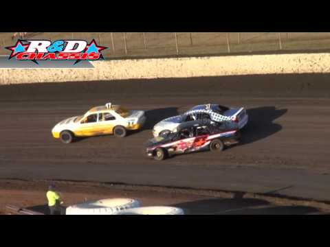 Modified Sedans - Heat 1 - Modified Masters - Toowoomba Speedbowl - 18.01.14