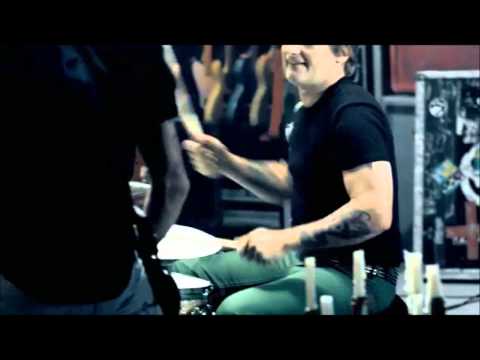 Green Day - Oh Love (Music Video)