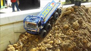 preview picture of video 'RedBull X88 Actros 1. Lauf zur Süd RC Truck Trial Meisterschaft Sulzbach Rosenberg'