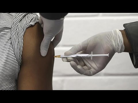 La Universidad de Oxford reanuda los ensayos de su vacuna tras superar un "incidente clínico"