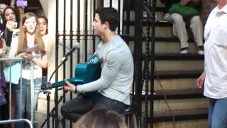 Nick Jonas - Lovebug, WMYB, Just The Way You Are 5.19.12 (outside HTS) (HD)