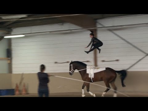 Voltigieren: Hannah Steverding im Portrait