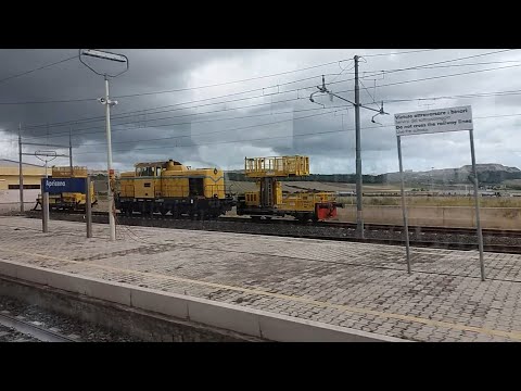 HD - Transito rallentato presso Apricena a bordo del Frecciabianca (FB 8816) Lecce - Venezia