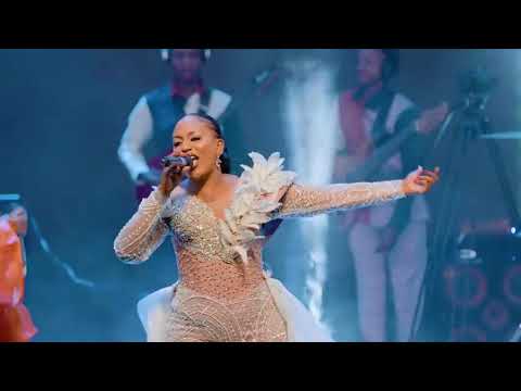Bella Kombo ft  Mira Mbepera   Dakika 1 Official Live Video