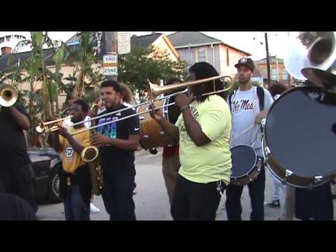 Tuba Fats Tuesday 2013: New Breed Brass Band perform 'Keep That Body Shakin