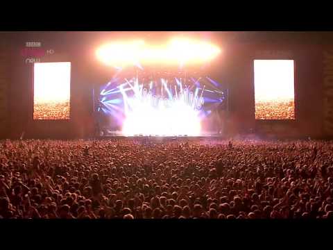 Arctic Monkeys - R U Mine? Live Reading & Leeds Festival 2014 HD