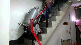 [請益] 台中市租用可爬樓梯的推車，要搬冰箱下樓