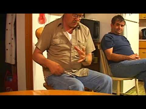 Alley la Pointe plays spoons