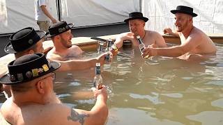 Cantantes de yodel suizos ensayan en fuentes públicas mientras Basilea se sofoca por el calor