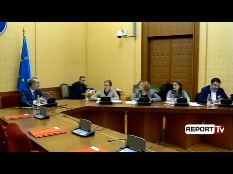 Report TV -  'Ligjet', ndërpresin seancën për 15 minuta, mungon opozita