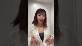 谷間が激しすぎる笑