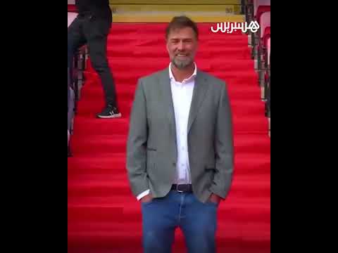 يورغن كلوب يلتقط صورة تذكارية مع موظفي ليفربول في ختام مشواره مع النادي
