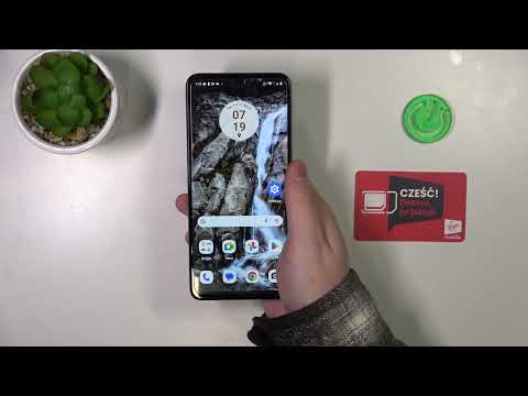 MOTOROLA Moto G14 Hand Size Comparison