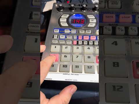 Roland SP-404 OG Works Great Incl. 1GB Card and Power image 11