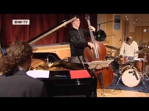 Der Jazzbassist Dieter Ilg | euromaxx