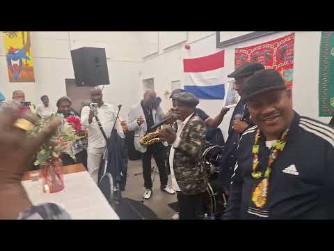 Errol Burger singi netie van Elvis van Funmasters