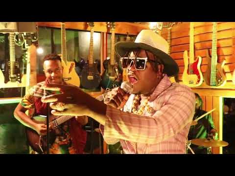 APESI PERFORMING SERO YOTNA LIVE AT GECO CAFE