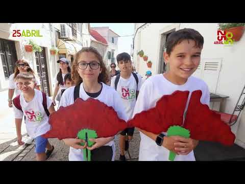 A festa do 25 de Abril, nas ruas de Sesimbra.