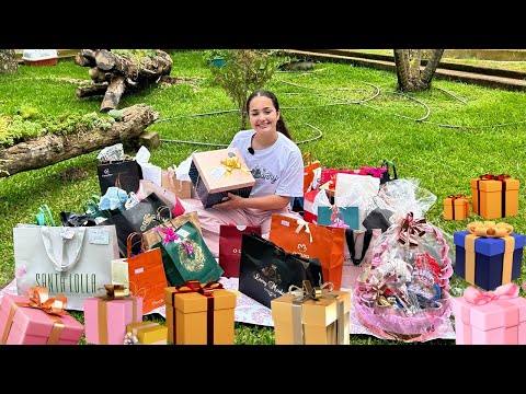 Opening the presents 🎁 from Milena's 15th birthday party