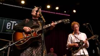 Eliza Gilkyson - Slouching Towards Bethlehem (eTown webisode #1051)