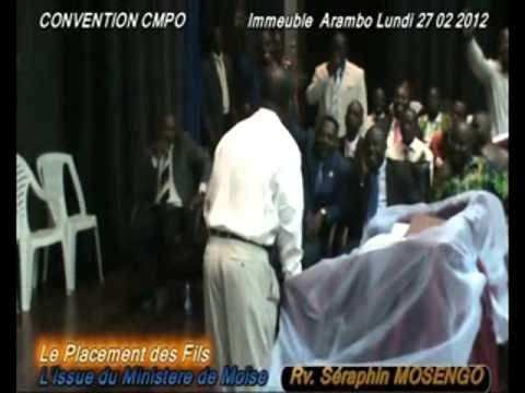 Le Rev Apôtre Mossengo Séraphin du Gabon prêchant sur le Placement des Fils