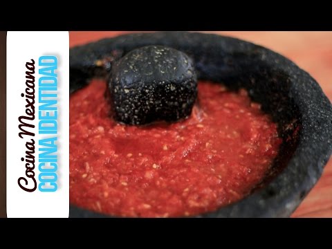 Cómo hacer salsa roja en molcajete. Receta de Salsa Roja. Salsa Mexicana. Yuri de Gortari