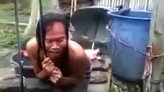 Download lagu Video lucu ' mandi sumur ' mp3