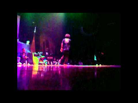 Batalha na Vila 2011 - Mixa (Funk Fockers) VS Linoo (Gang'Style Tradicional)