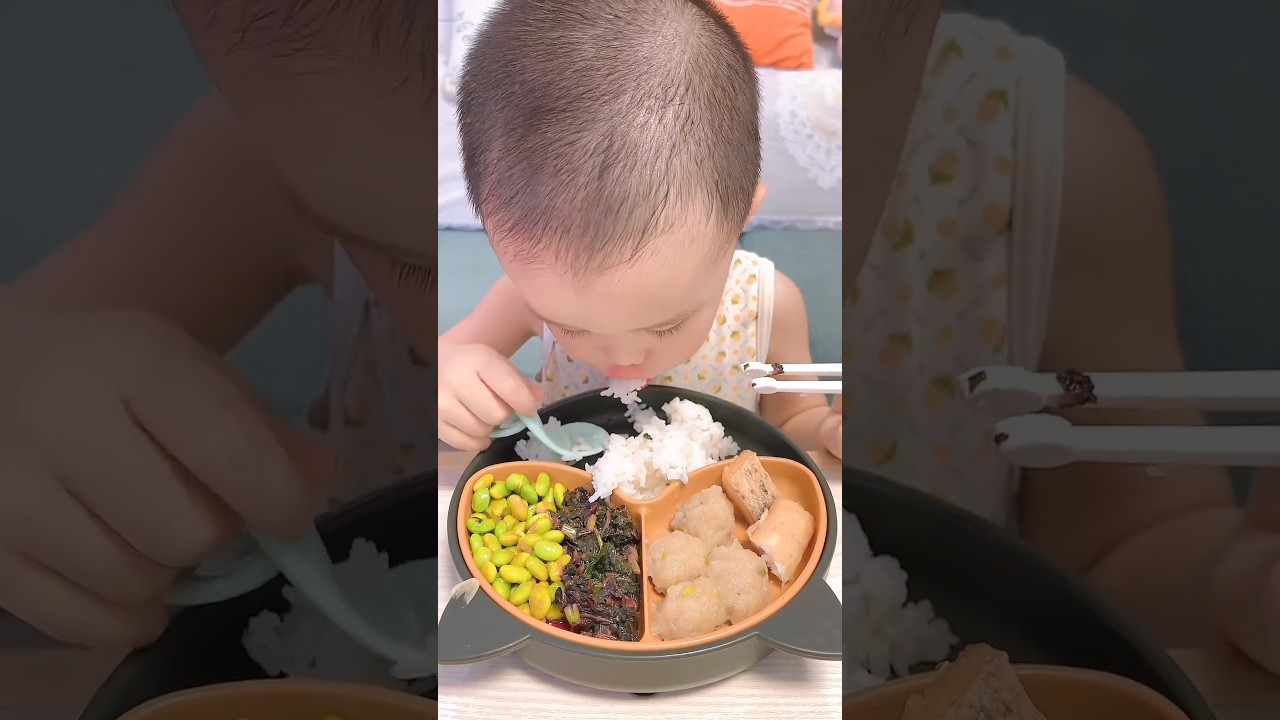 Cute eating baby #shorts #babyeating #eatingfood