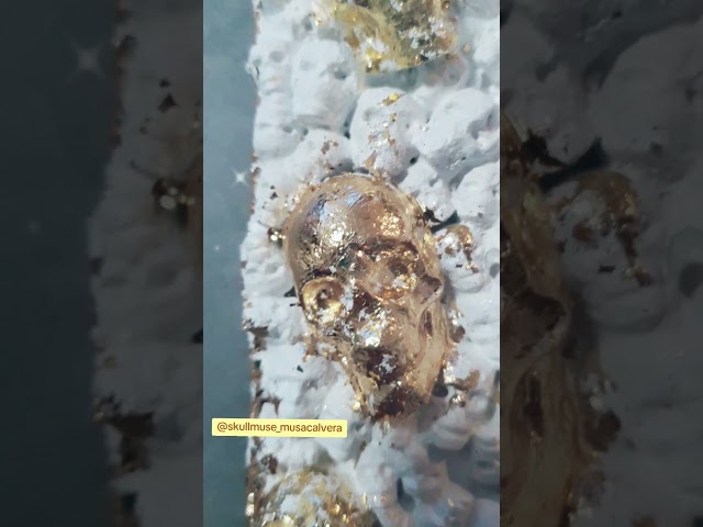 Vídeo relacionado con islandburner Cuadro sobre lienzo calaveras y huesos como conceptual terror espeluznante Halloween imágenes murales póster
