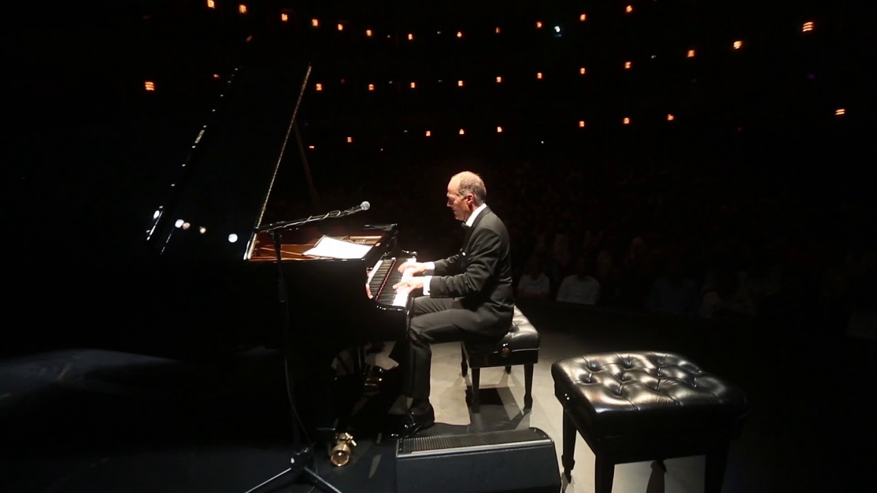 Joja Wendt - Shape of you - live on piano