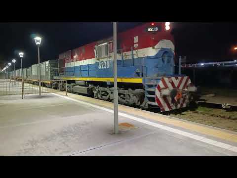 Alco Rsd- 16 (8235) con un Tren Cargado de N.C.A a su paso por "Estación La banda" en plena noche🚂 🌃