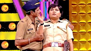 Download lagu मॅडम मिठीत पडताच मोरयांना आवरल्या नाहीत त्यांच्या फीलिंग्स | Hasya Jatra | Prabhakar More, Namrata mp3