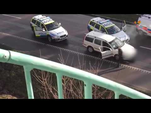 Biljakten efter den beväpnade mannen som var maskerad till pensionär