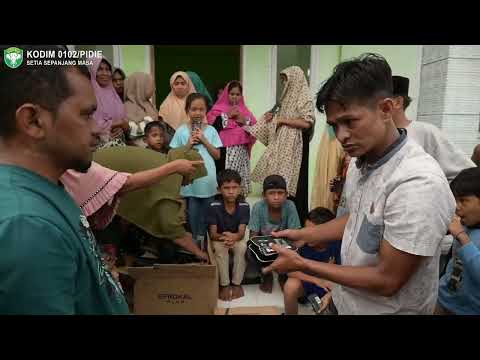 The Commander of the 0102/Pidie Military District Inspects Flood-Related Areas and Distributes Fo...