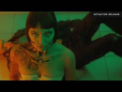 Mari Ferrari - Don't Leave Me (Music Video)