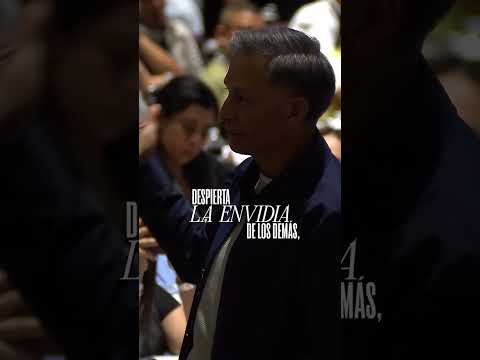 El éxito no se mide por cuántos te critican, sino por cuántas vidas has bendecido. - #cashluna
