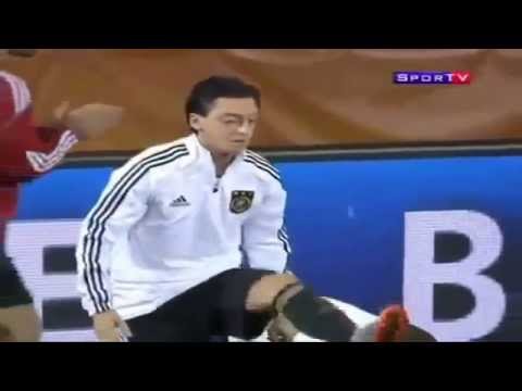1 HOUR of Mesut Ozil Bubble Gum Trick
