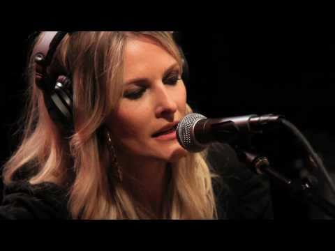 Yes To Booty - Elizabeth Cook