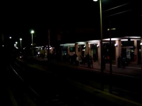 Treno-notte per il nord in arrivo a Cefalù (uno degli ultimi)