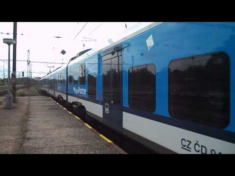 Příjezd vlaku Os 6812 (ČD 440.005) - Most, 13. 7. 2013