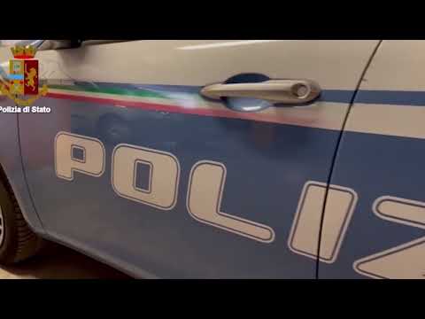 Arezzo, fermato per un controllo dalla polizia di Stato spuntano droga e una pistola