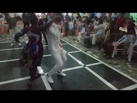 Semba Lina Alexandre com o Exército Pé do Semba 