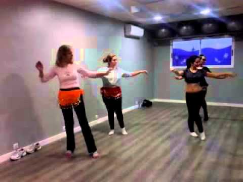 Lorena Saad. Clase de danza oriental iniciación