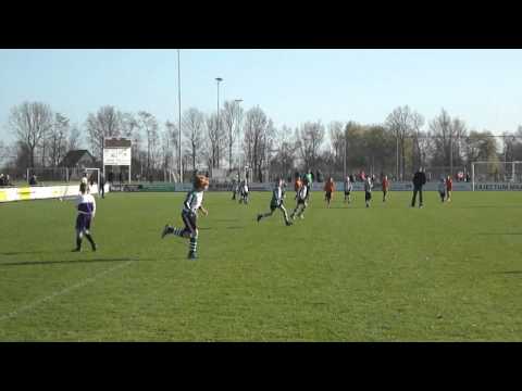 E2 scoort de 2-0 tegen LRC E4 (20 april)