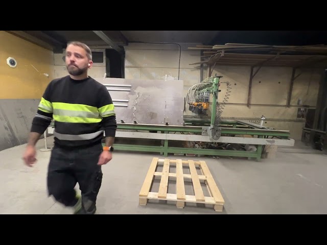 1198993 Pallet nailing machine