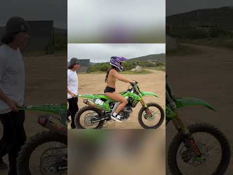 Shes better than all of us Kx450😮😮 #500cc #dirtbike #axellhodges #kawasaki #hotgirl#girl
