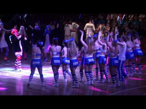 Carnavalsmatch 25 02 17 battle Voil Janetten en cheerleaders op den Okapi