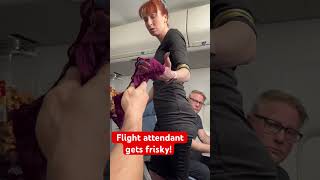 Download lagu Passenger gets big surprise when flight attendant runs out of napkins! mp3